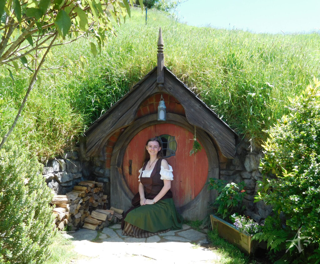 miniature hobbit hole red door hobbiton